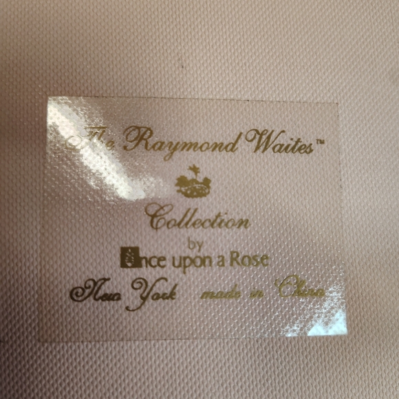 Vintage RARE The Raymond Waits Once Upon A Rose satin covered  hat box set main image 4